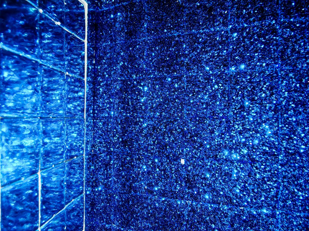 Du bleu qui brille